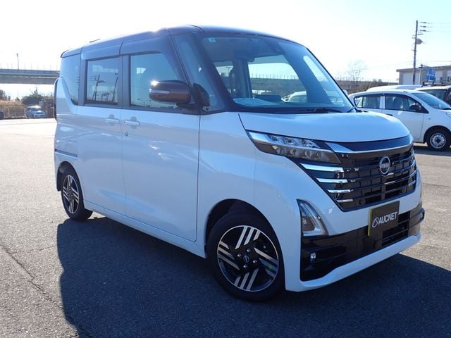 NISSAN ROOX 2025