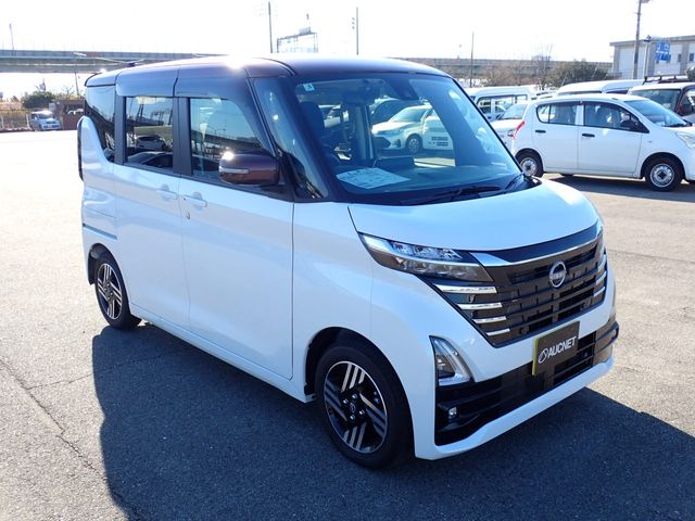 NISSAN ROOX 2025