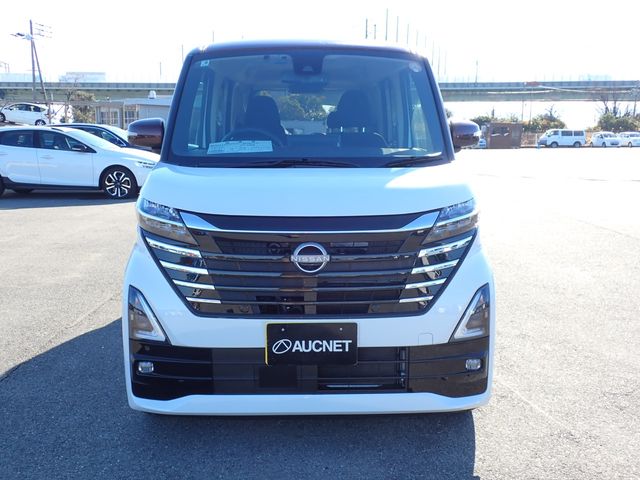 NISSAN ROOX 2025