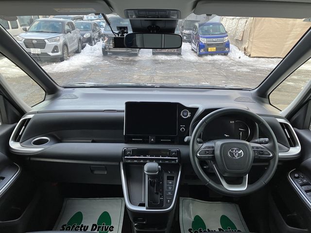 TOYOTA NOAH 4WD 2023