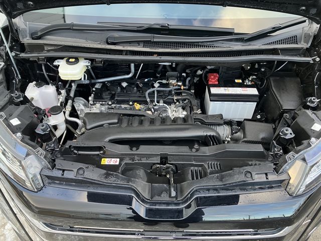 TOYOTA NOAH 4WD 2023