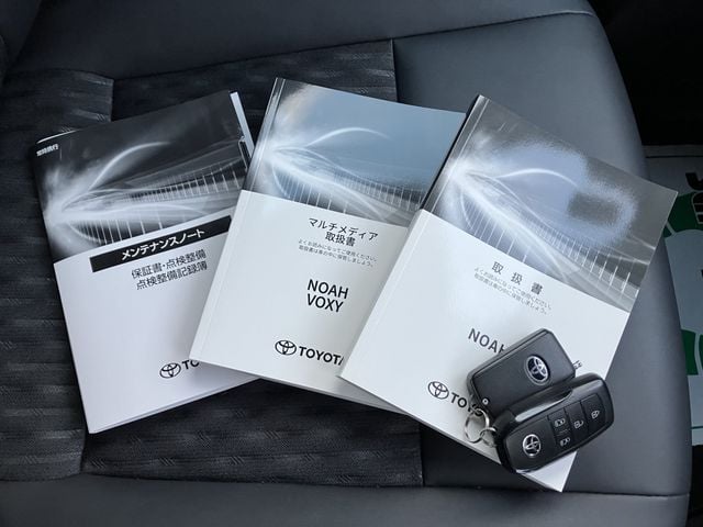 TOYOTA NOAH 4WD 2023