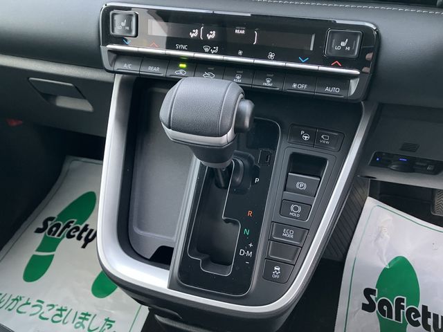 TOYOTA NOAH 4WD 2023