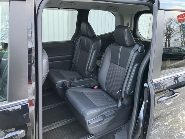 TOYOTA NOAH 4WD 2023