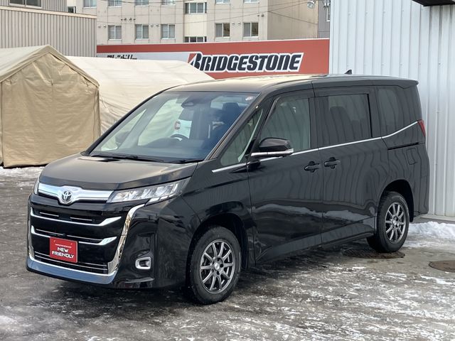 TOYOTA NOAH 4WD 2023