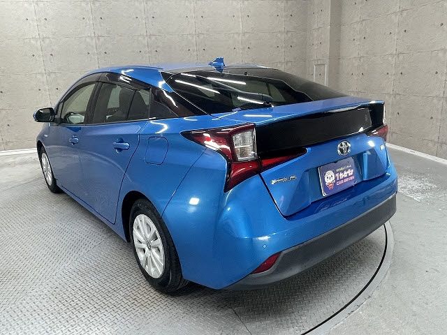 TOYOTA PRIUS 2019