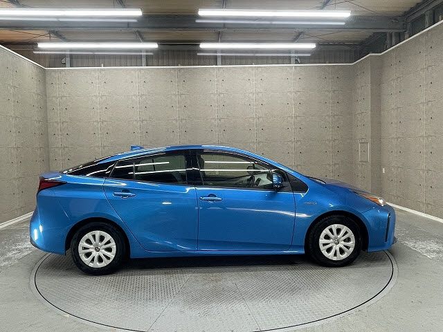 TOYOTA PRIUS 2019