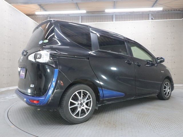 TOYOTA SIENTA HYBRID 2016