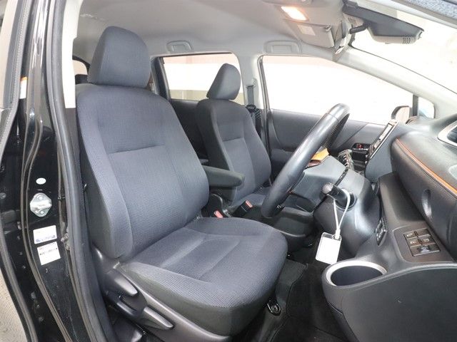 TOYOTA SIENTA HYBRID 2016