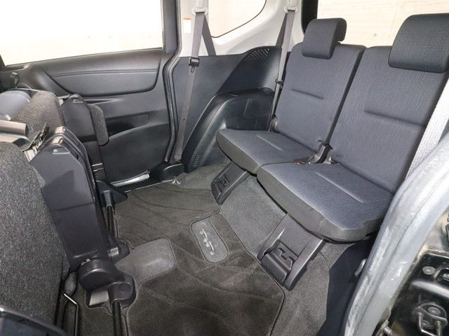 TOYOTA SIENTA HYBRID 2016