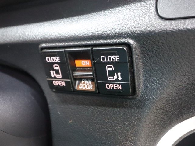 TOYOTA SIENTA HYBRID 2016