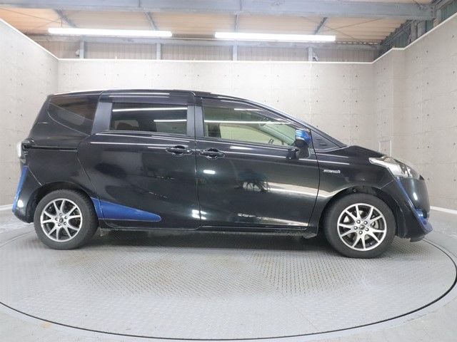 TOYOTA SIENTA HYBRID 2016