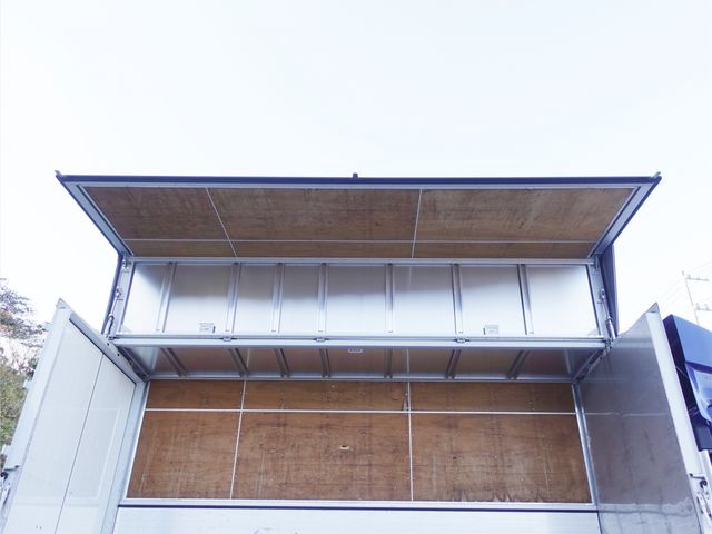 MITSUBISHI FUSOU FIGHTER 2012