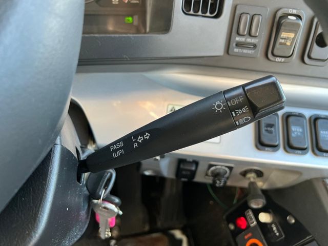 MITSUBISHI FUSOU AERO ACE 2013