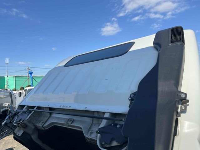 MITSUBISHI CANTER 2015