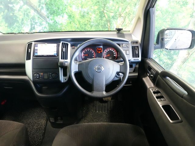 NISSAN SERENA  WG 4WD 2010