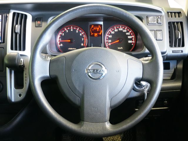 NISSAN SERENA  WG 4WD 2010