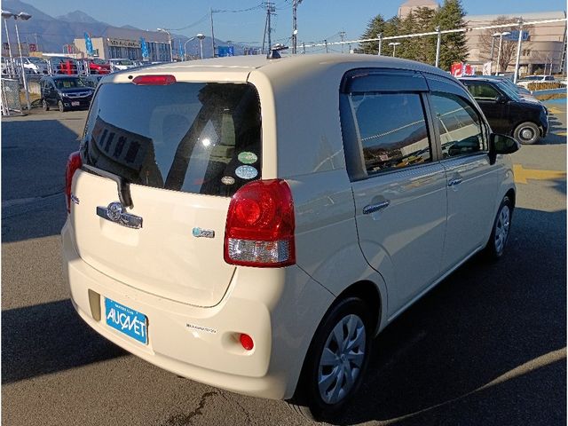 TOYOTA PORTE 2015
