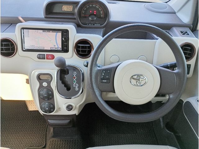TOYOTA PORTE 2015