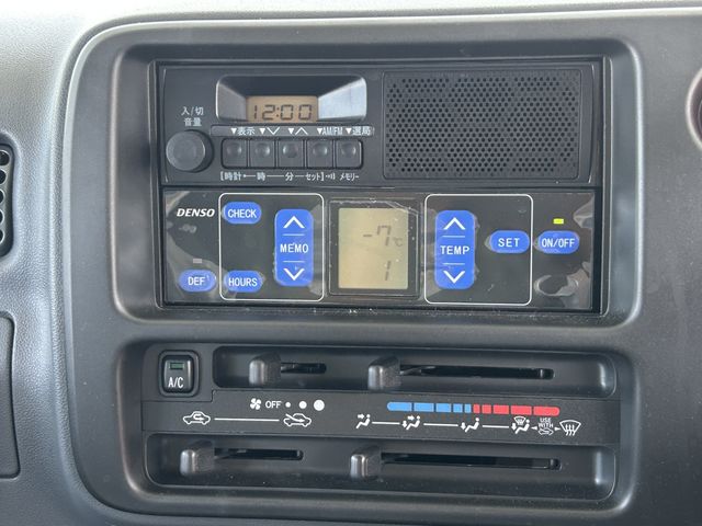 DAIHATSU HIJET truck 2014