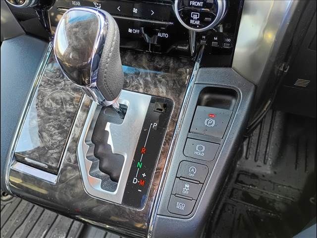 TOYOTA ALPHARD 4WD 2022