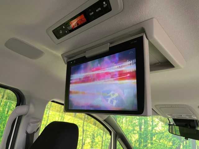 TOYOTA VOXY HYBRID 2017