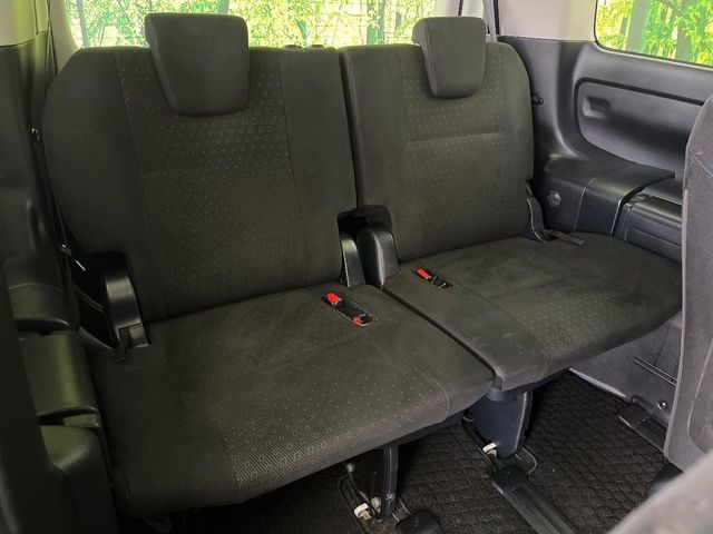 TOYOTA VOXY HYBRID 2017