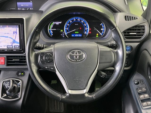 TOYOTA VOXY HYBRID 2017