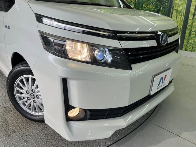 TOYOTA VOXY HYBRID 2017