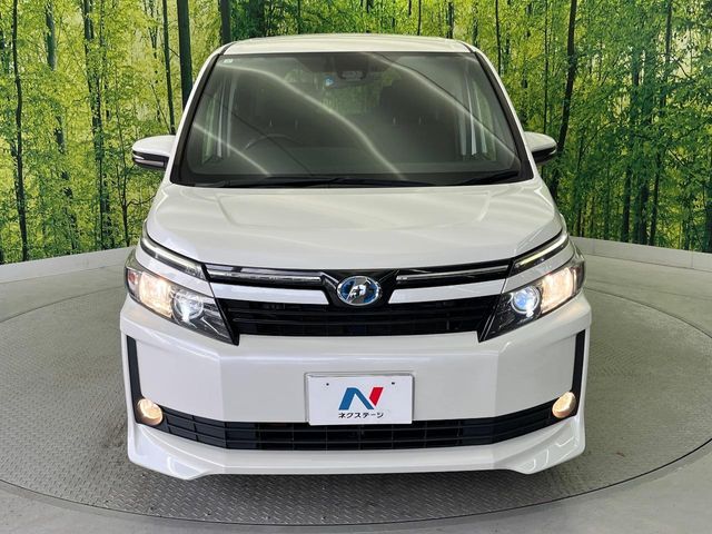 TOYOTA VOXY HYBRID 2017