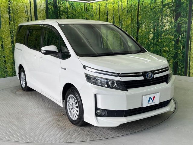 TOYOTA VOXY HYBRID 2017