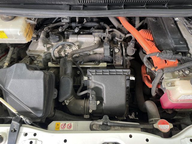 TOYOTA VOXY HYBRID 2017