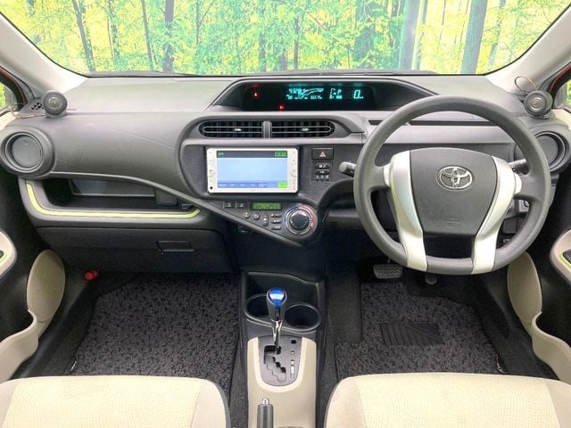 TOYOTA AQUA 2012