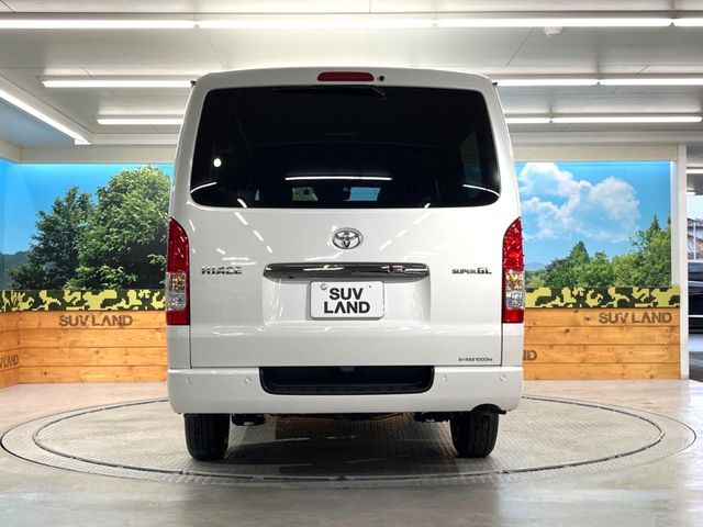 TOYOTA HIACE van 2WD 2022