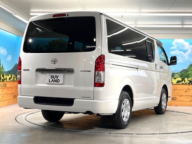 TOYOTA HIACE van 2WD 2022