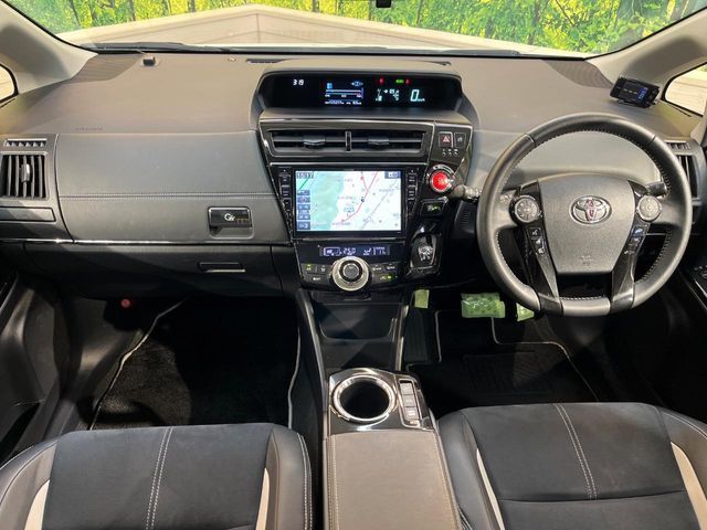 TOYOTA PRIUS Alpha 2016