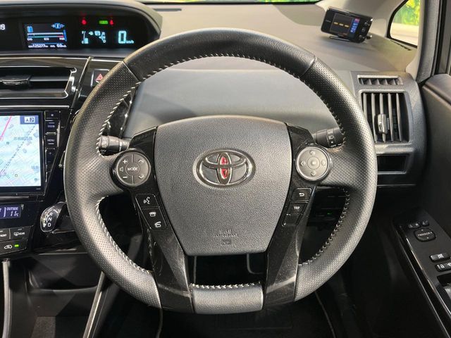TOYOTA PRIUS Alpha 2016