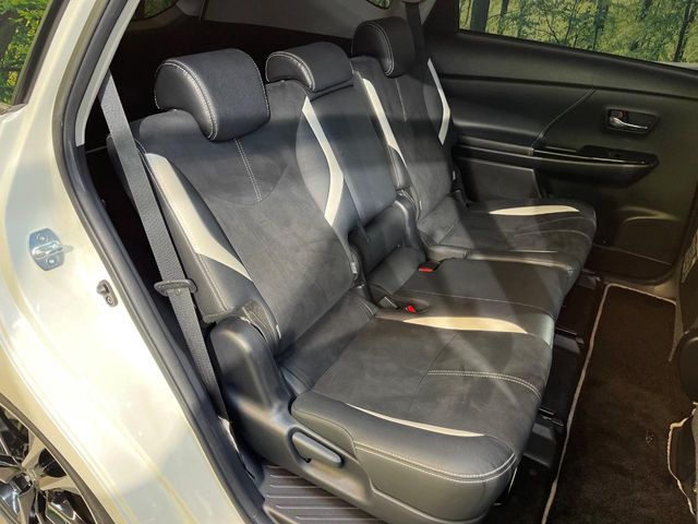 TOYOTA PRIUS Alpha 2016