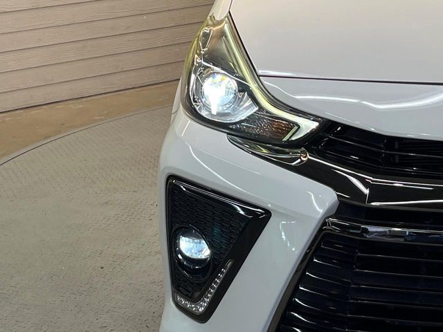 TOYOTA PRIUS Alpha 2016