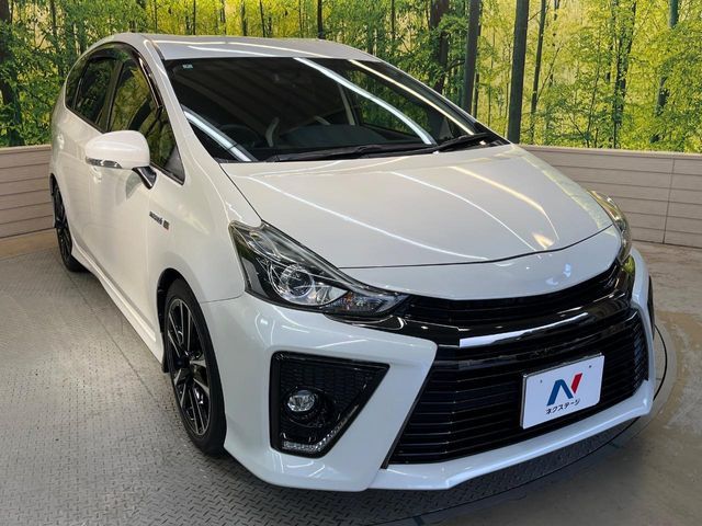 TOYOTA PRIUS Alpha 2016