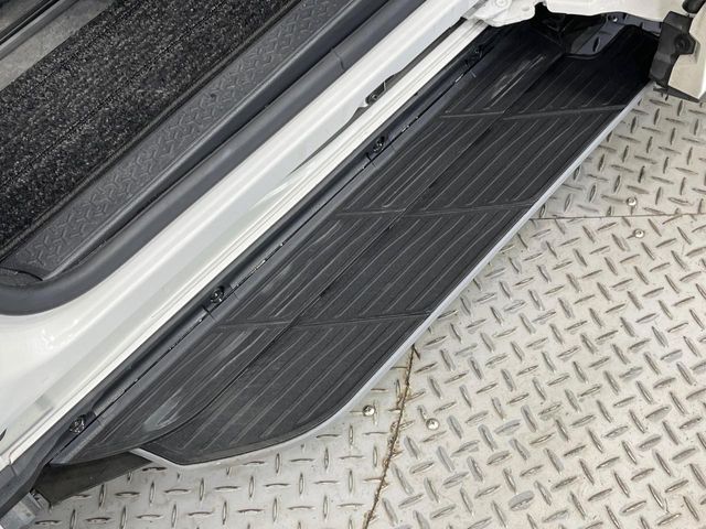 TOYOTA VOXY HYBRID 2023