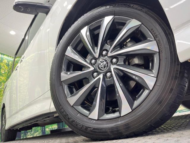 TOYOTA VOXY HYBRID 2023