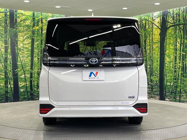 TOYOTA VOXY HYBRID 2023