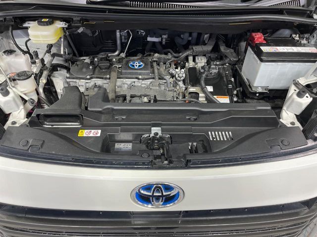 TOYOTA VOXY HYBRID 2023