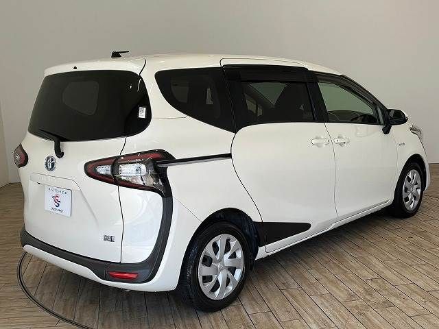 TOYOTA SIENTA HYBRID 2018