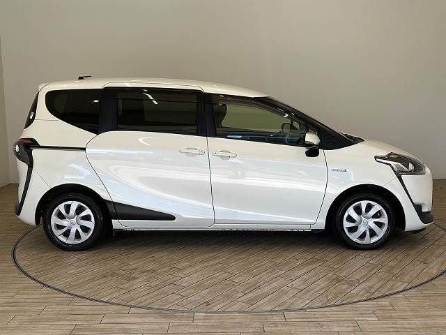 TOYOTA SIENTA HYBRID 2018