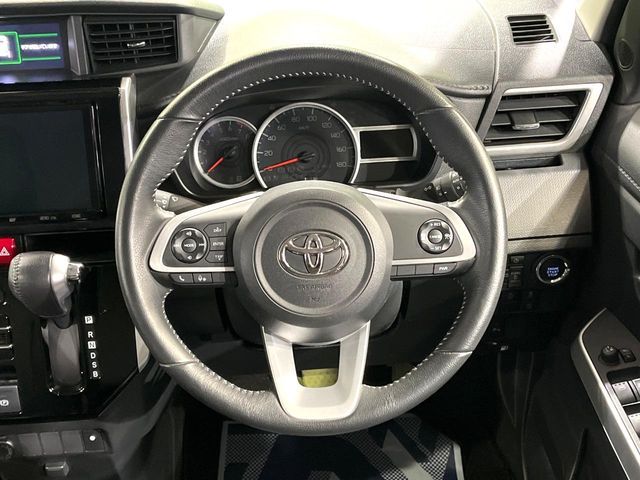 TOYOTA ROOMY 2023