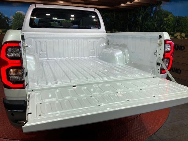 TOYOTA HILUX 4WD 2023