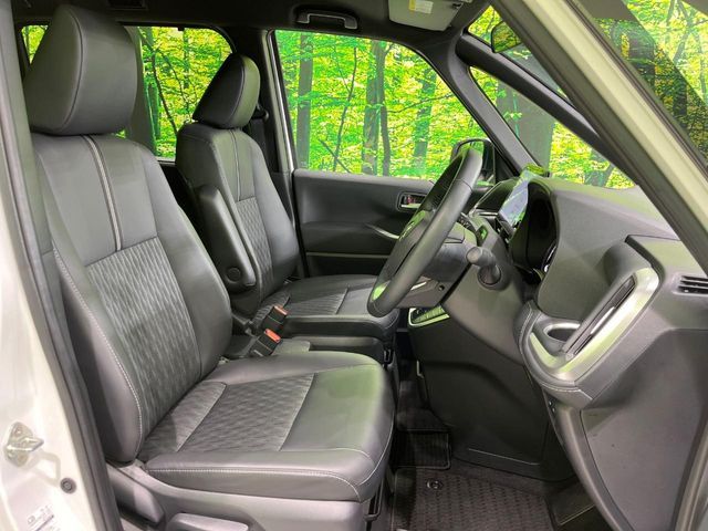 TOYOTA NOAH 4WD 2024