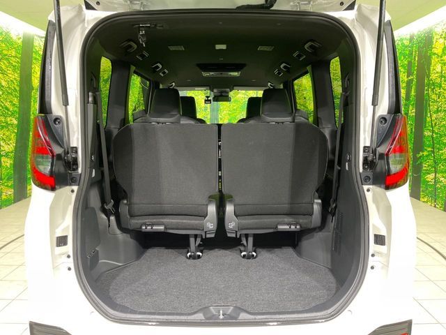 TOYOTA NOAH 4WD 2024